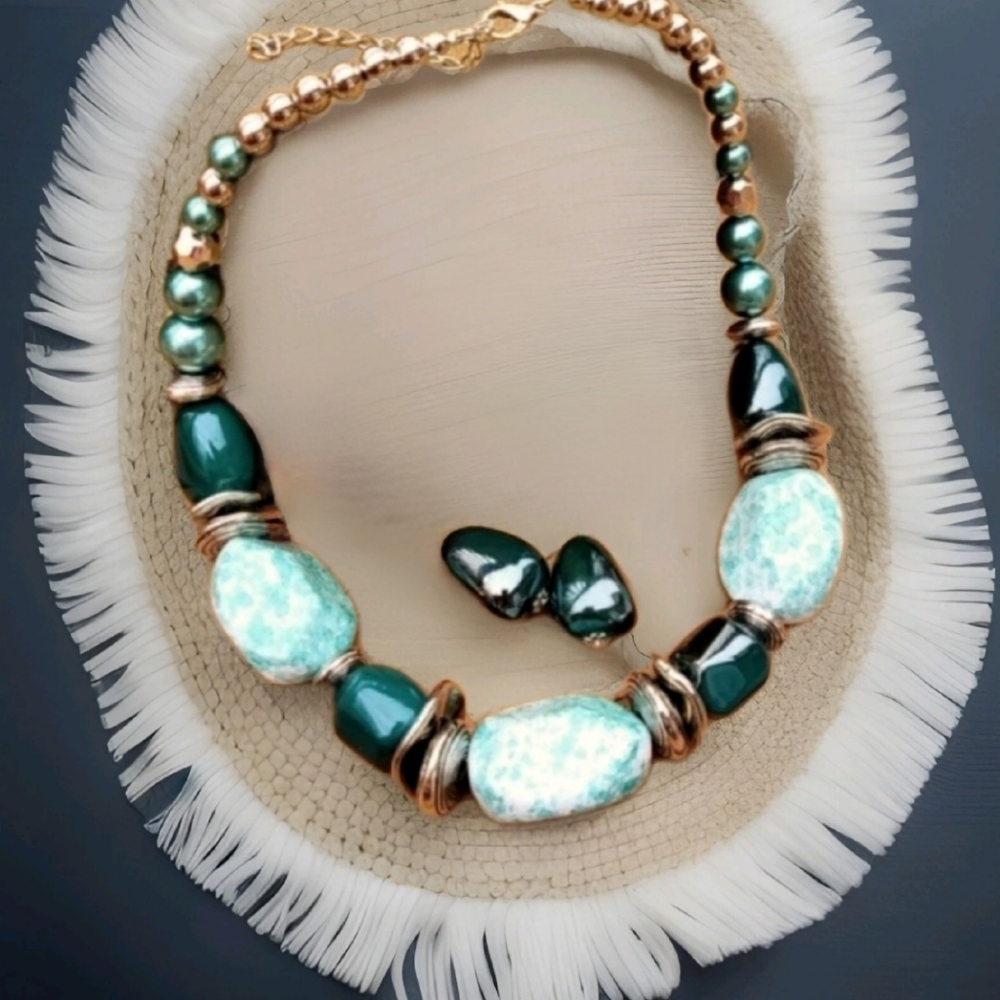 NWT Exaggerated Bohemian Spotted Stone Silver Necklace & Earrings Set